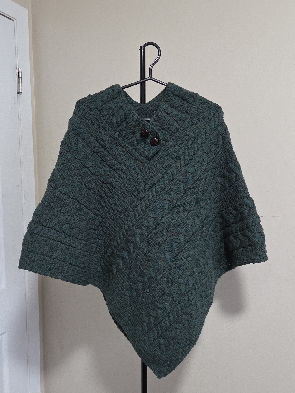 Carraig Donn Cable-Knit Poncho in Forest Green with Button Collar